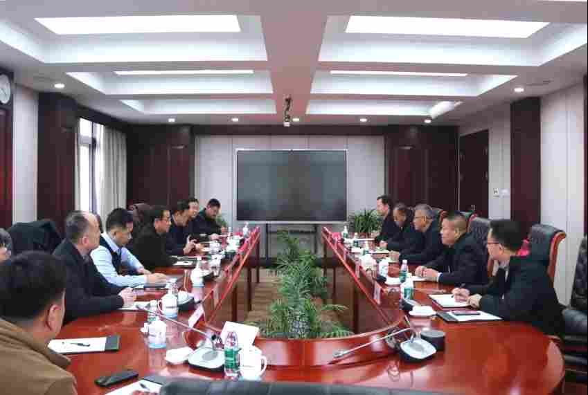 汤阴县县委副书记、县长胡玮一行到海螺新材考察交流(图1)
