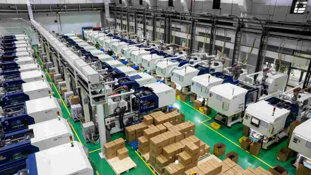 电动注塑机如何赋能汽车后视镜精密制造与智造升级(图1)